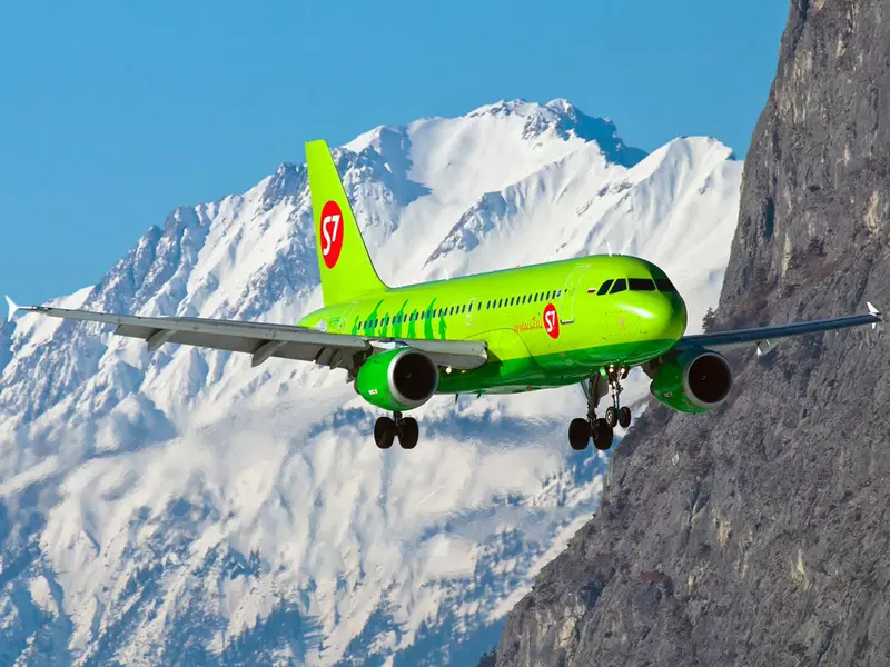 closest airport to mayrhofen