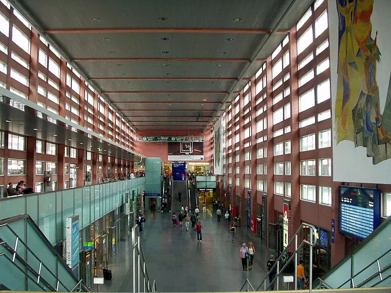 innsbruck airport to train station
