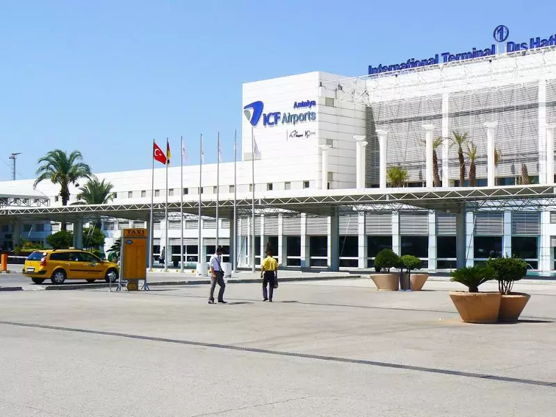 antalya flughafen abflug morgen